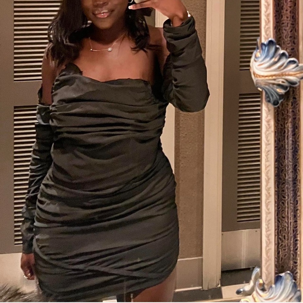 Chic Black One-Shoulder Dress - Picture 3 of 4